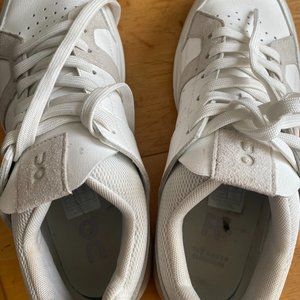 On Women's THE ROGER Clubhouse Shoes Shoe